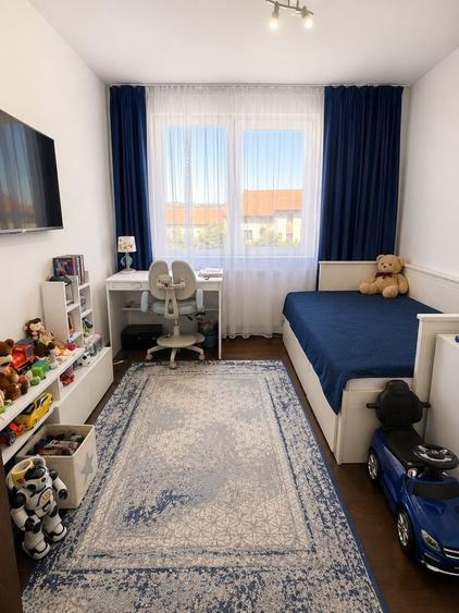 Apartament cu 3 camere decomandat în Lotus