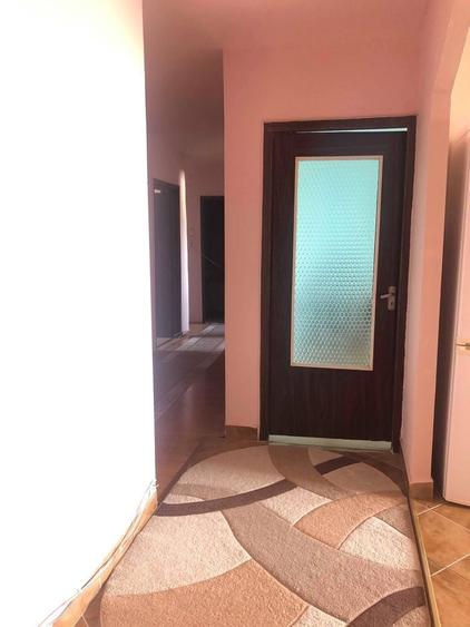Apartament cu 4 camere decomandat în Mircea cel Bătrân