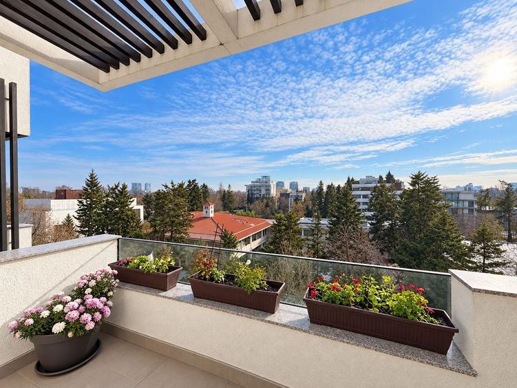 Apartament cu 4 camere decomandat, mobilat în Primăverii