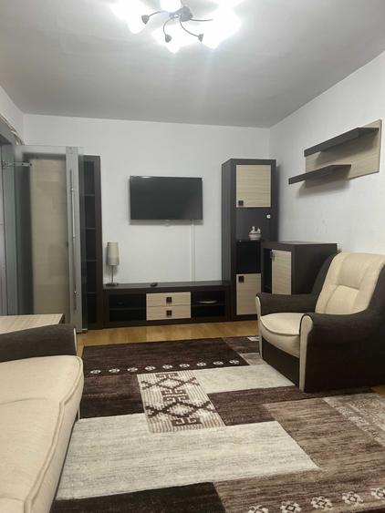Apartament cu 3 camere decomandat în Exterior Vest