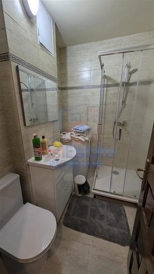Apartament cu 3 camere decomandat în Filiași