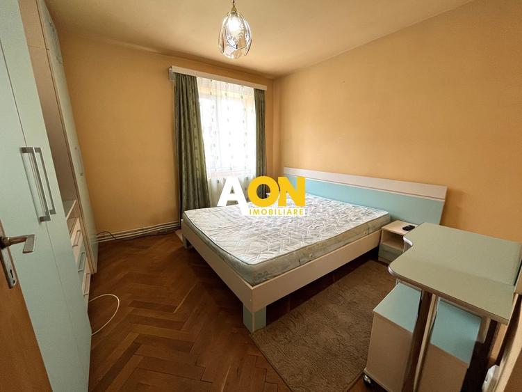 Apartament cu 3 camere decomandat, mobilat în Cetate