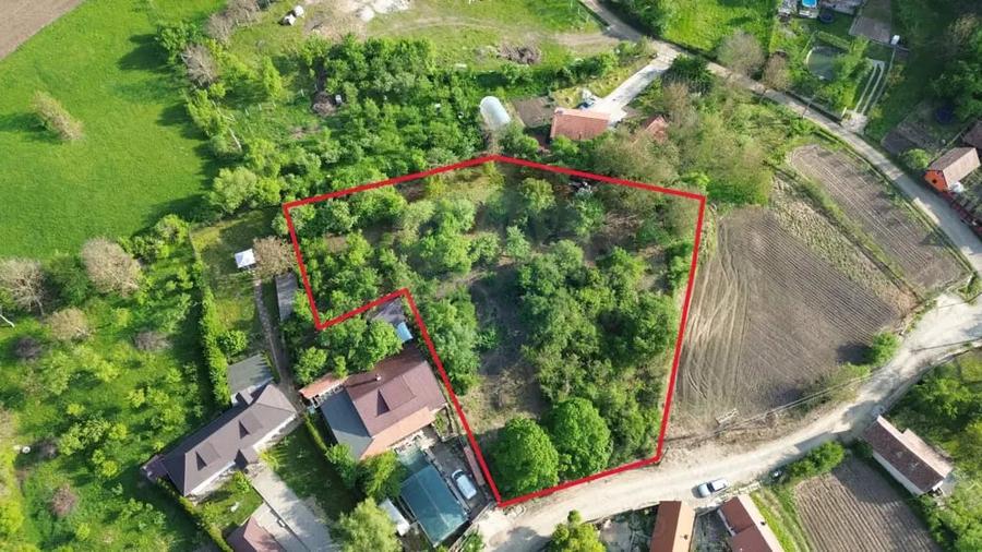 Teren de 3269 mp, în Slimnic