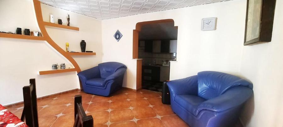 Casă individuală cu 9 camere cu Canalizare în Caragiale