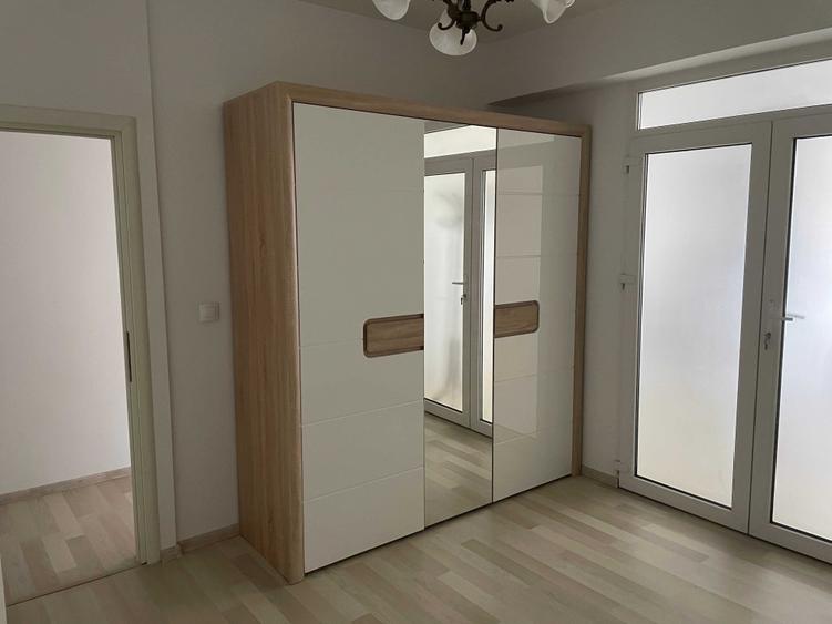 Apartament cu 2 camere decomandat în Pajura