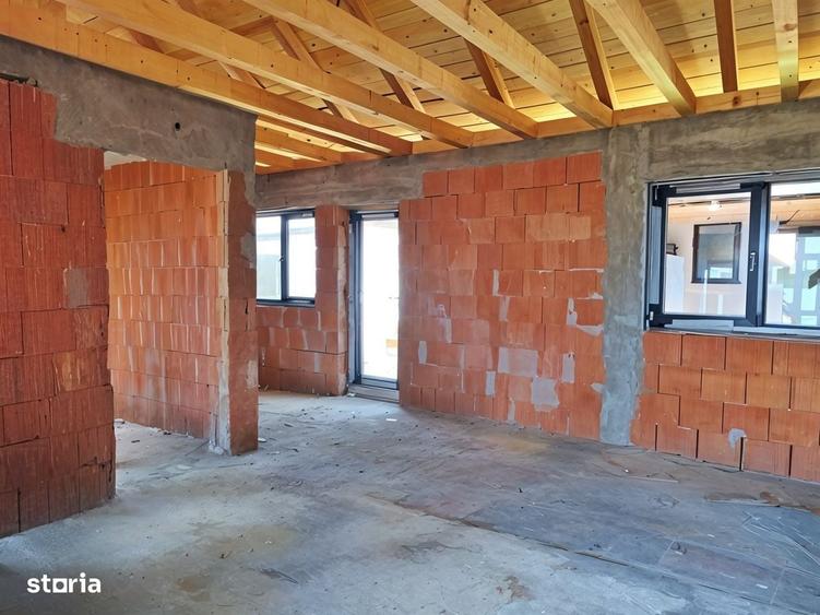 Casă cu 3 camere în Rontău