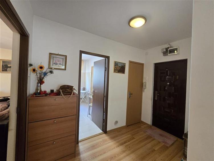 Apartament cu 3 camere decomandat, mobilat în Drumul Taberei