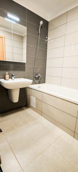 Apartament cu 2 camere decomandat în Tractorul