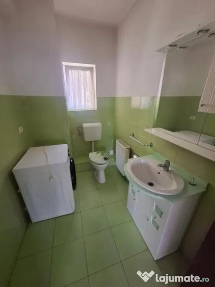 Apartament cu 3 camere semidecomandat în Vest