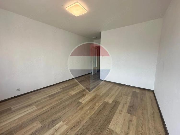 Apartament cu 4 camere decomandat în Craiter