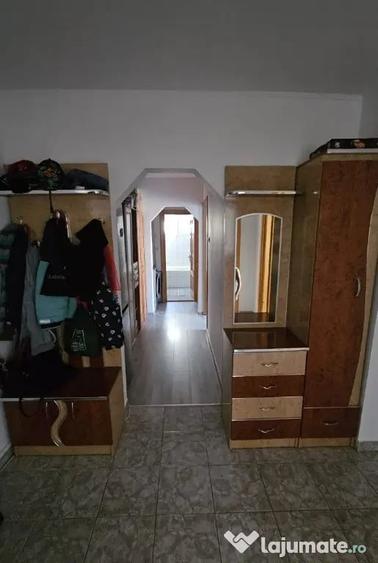 Apartament cu 3 camere decomandat în Obcini