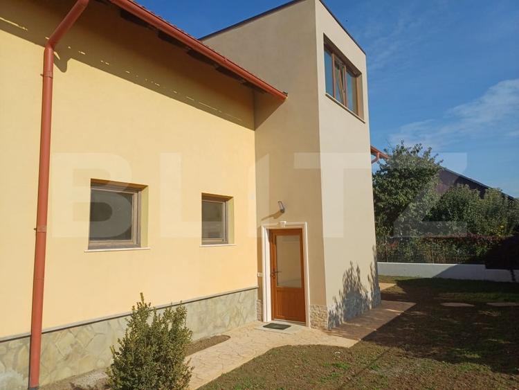Casă individuală cu 4 camere cu Canalizare în Plopeni