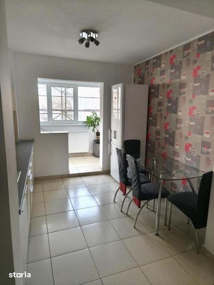 Apartament cu 3 camere semidecomandat, mobilat în Pantelimon