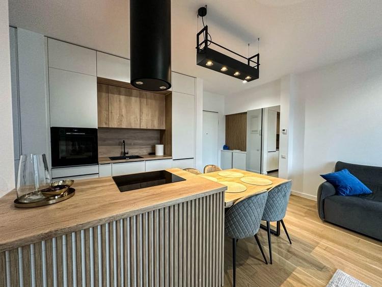 Apartament cu 2 camere semidecomandat, mobilat în Timpuri Noi