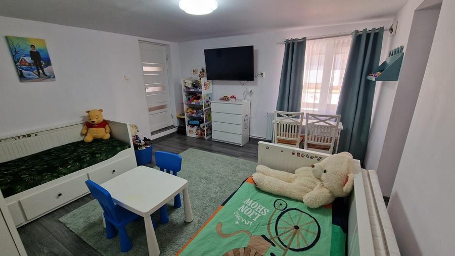 Casă cu 4 camere în Dârlos