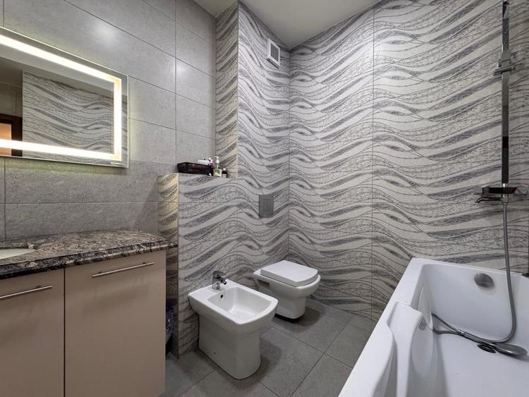 Apartament cu 3 camere decomandat, mobilat în 13 Decembrie