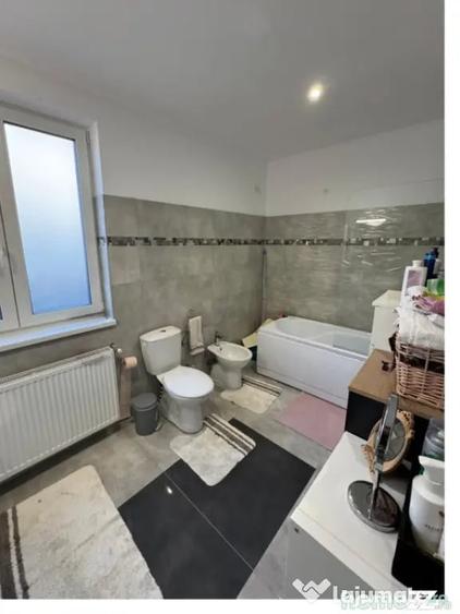Casă cu 7 camere cu Teren 670 Mp în Săsar