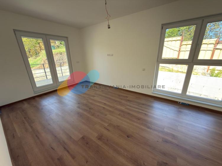 Duplex cu 4 camere cu Canalizare în Dâmbul Rotund