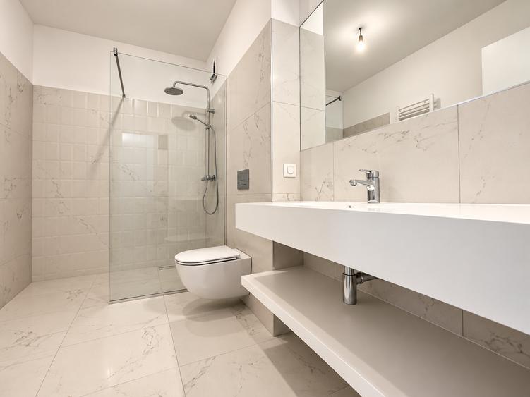 Apartament cu 3 camere semidecomandat în Băneasa