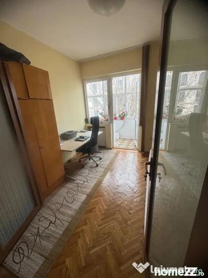 Apartament cu 3 camere semidecomandat în Peninsula