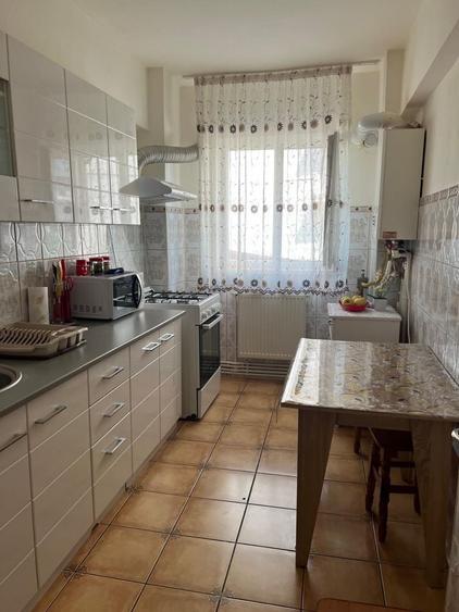 Apartament cu 2 camere decomandat în Uiești