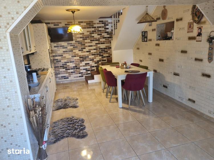 Casă cu 5 camere decomandat cu Teren 700 Mp în Central
