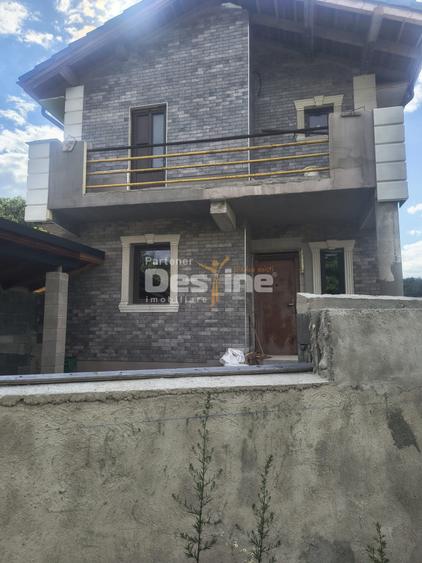 Casă individuală cu 5 camere cu Canalizare în Hunedoara