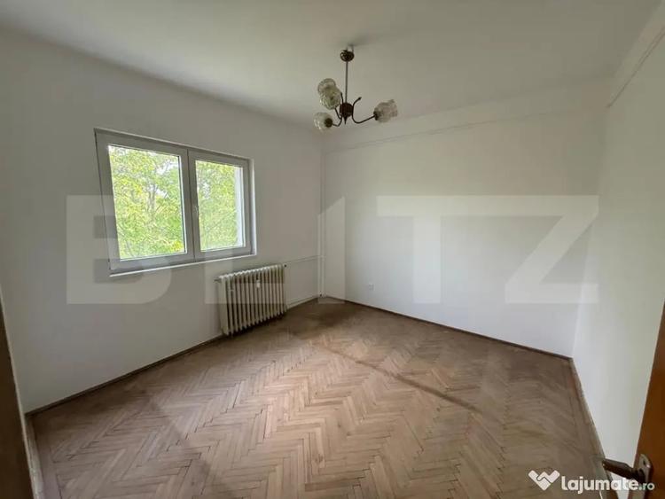 Apartament cu 3 camere semidecomandat în Nord