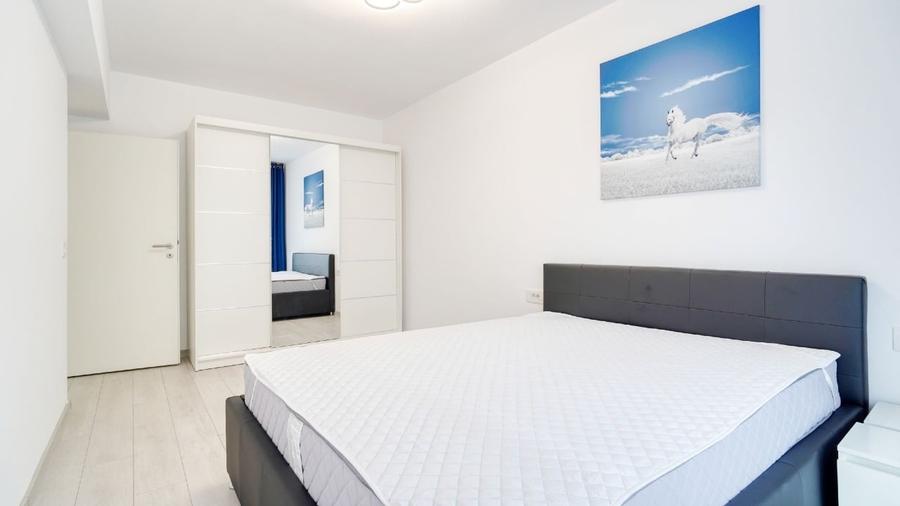 Apartament cu 3 camere decomandat, mobilat în Tractorul
