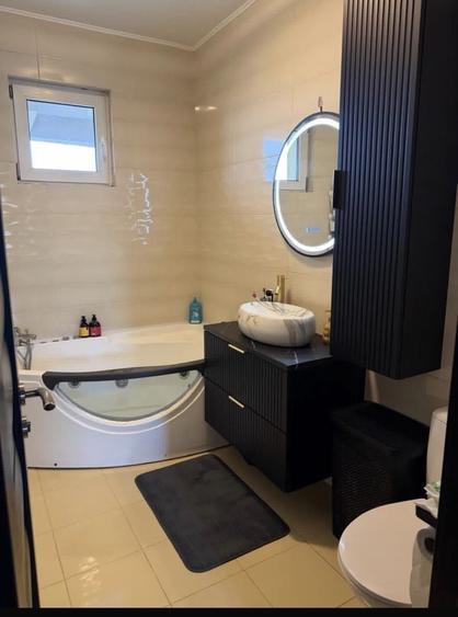 Apartament cu 3 camere în Palazu Mare