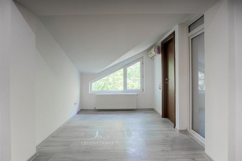 Casă individuală cu 10 camere cu Teren 280 Mp în P-ța Muncii