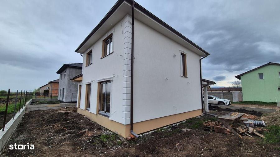 Casă cu 4 camere cu Teren 320 Mp în Șelimbăr