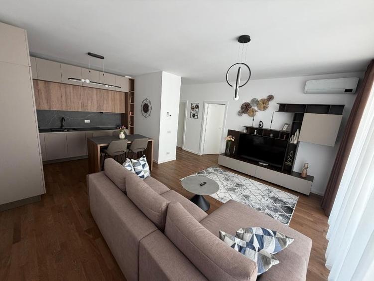 Apartament cu 2 camere decomandat, mobilat în Băneasa