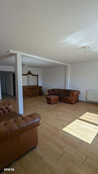 Apartament cu 3 camere în Vitan