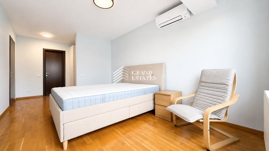 Apartament cu 3 camere decomandat, mobilat în Vitan