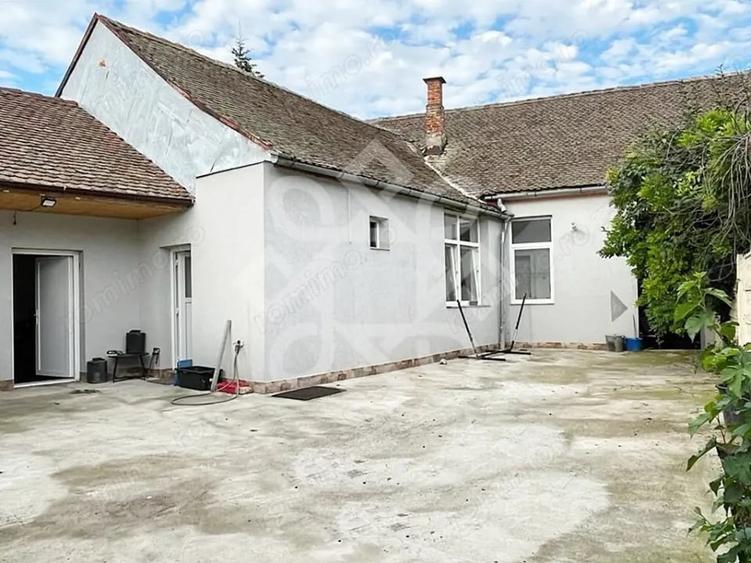 Casă cu 2 camere cu Teren 306 Mp în Central