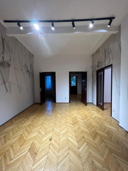 Apartament cu 4 camere decomandat în Primăverii