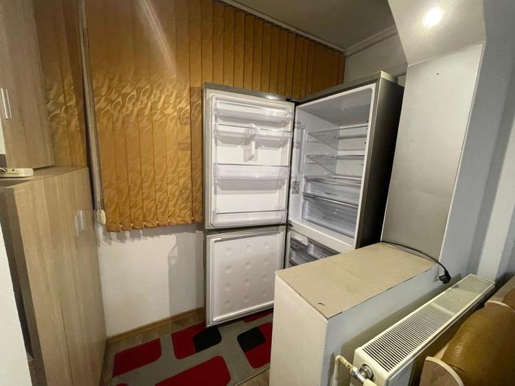 Apartament cu 3 camere semidecomandat, mobilat în Craiovița Nouă