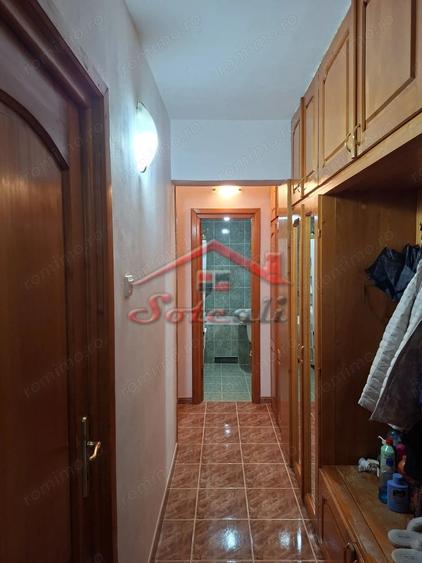 Apartament cu 3 camere decomandat în Cuza