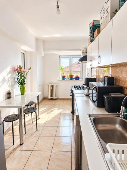 Apartament cu 3 camere decomandat în Universitate
