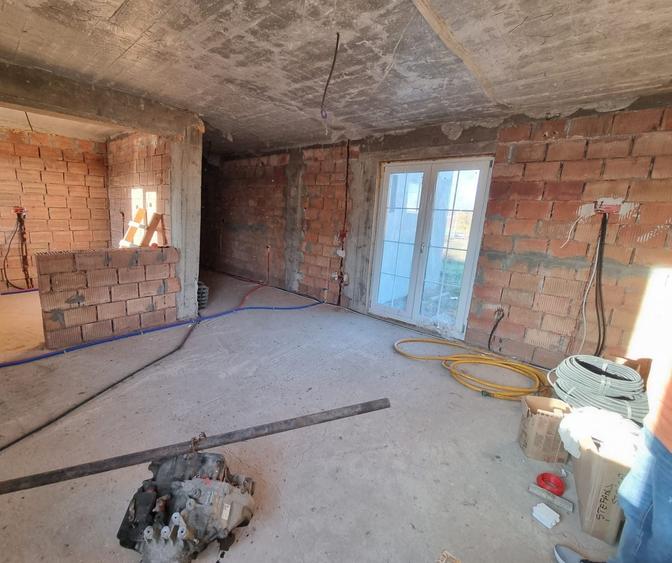 Casă cu 3 camere în Cornești