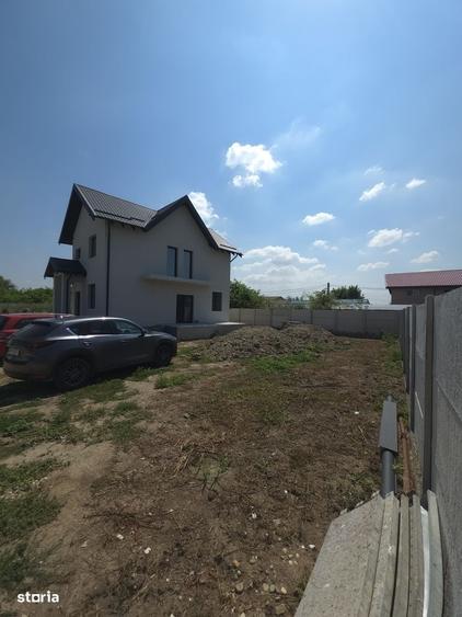 Casă cu 4 camere în Domnești