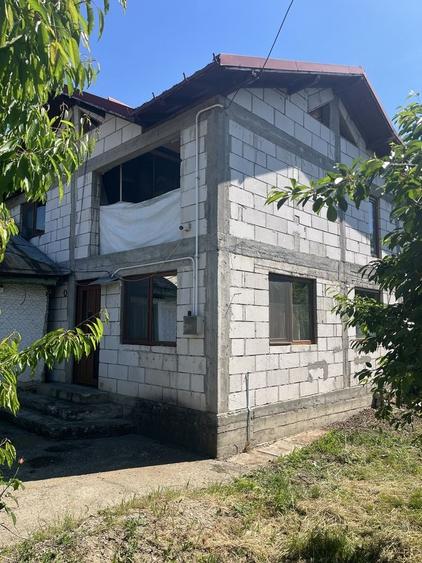 Casă cu 4 camere în Strejnicu