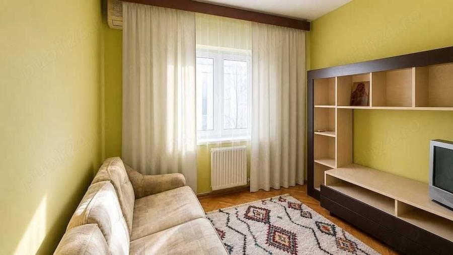 Apartament cu 3 camere decomandat în Complex Studențesc