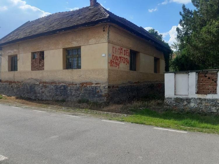 Casă cu 3 camere în Tauț
