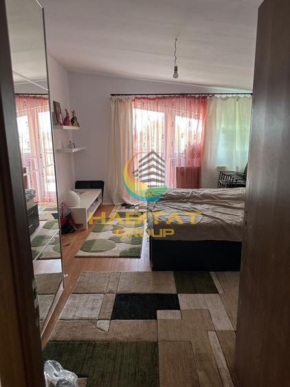 Apartament cu 3 camere semidecomandat, mobilat în Central