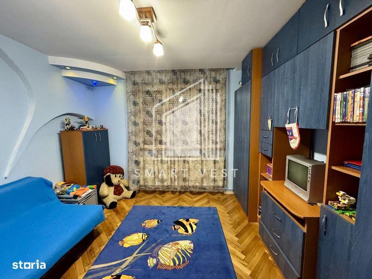Apartament cu 3 camere decomandat în Careiului