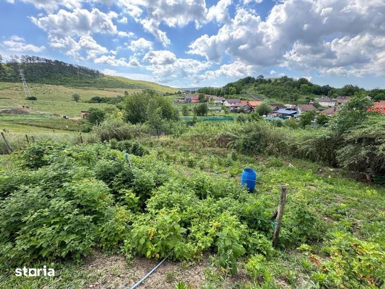 Casă cu 5 camere cu Teren 1400 Mp în Bonț