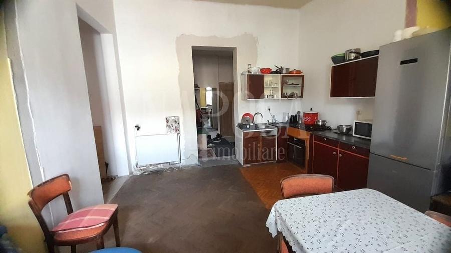 Apartament cu 2 camere semidecomandat, mobilat în Central