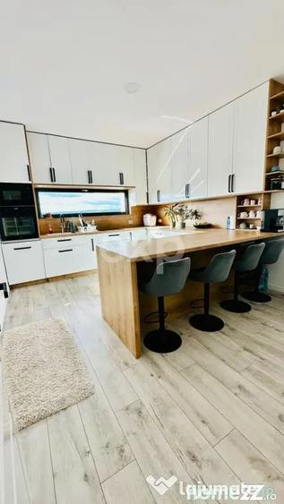 Casă cu 4 camere cu Teren 550 Mp în Săcueni